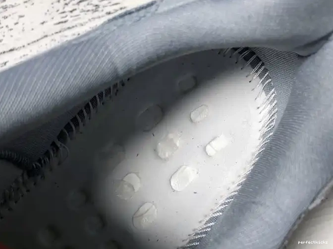 Blue FV8424 Adidas 700 Hospital Boost Yeezy v2 0611